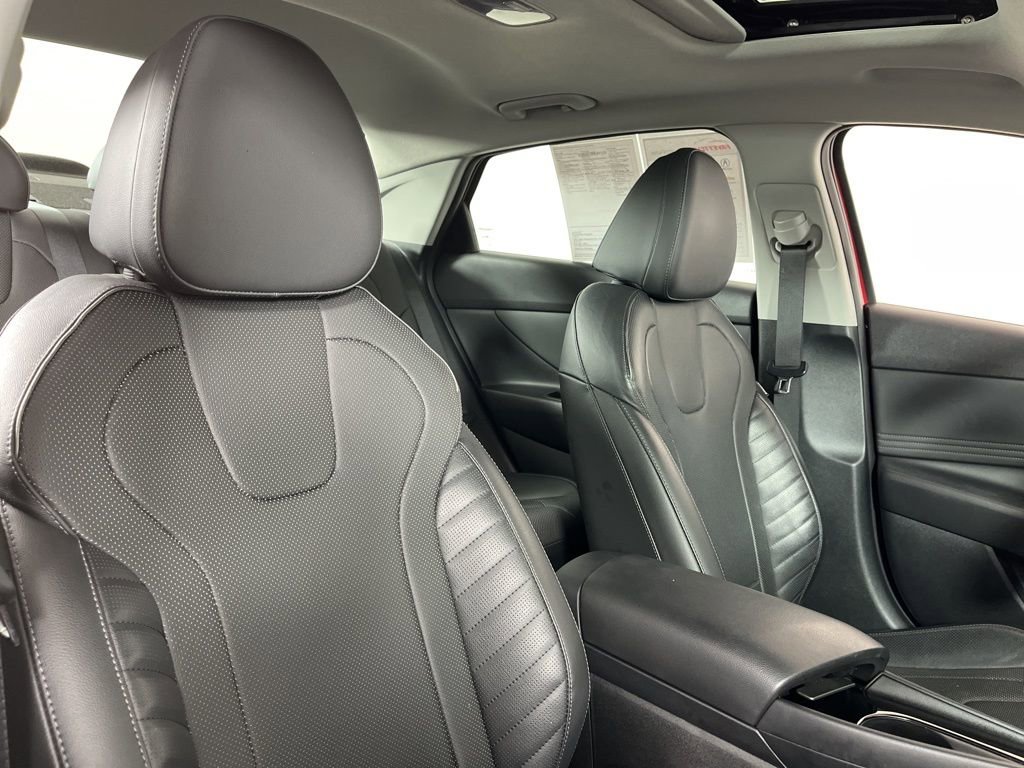Used 2022 Hyundai Elantra Limited w/ Preferred Accessory Package image 7