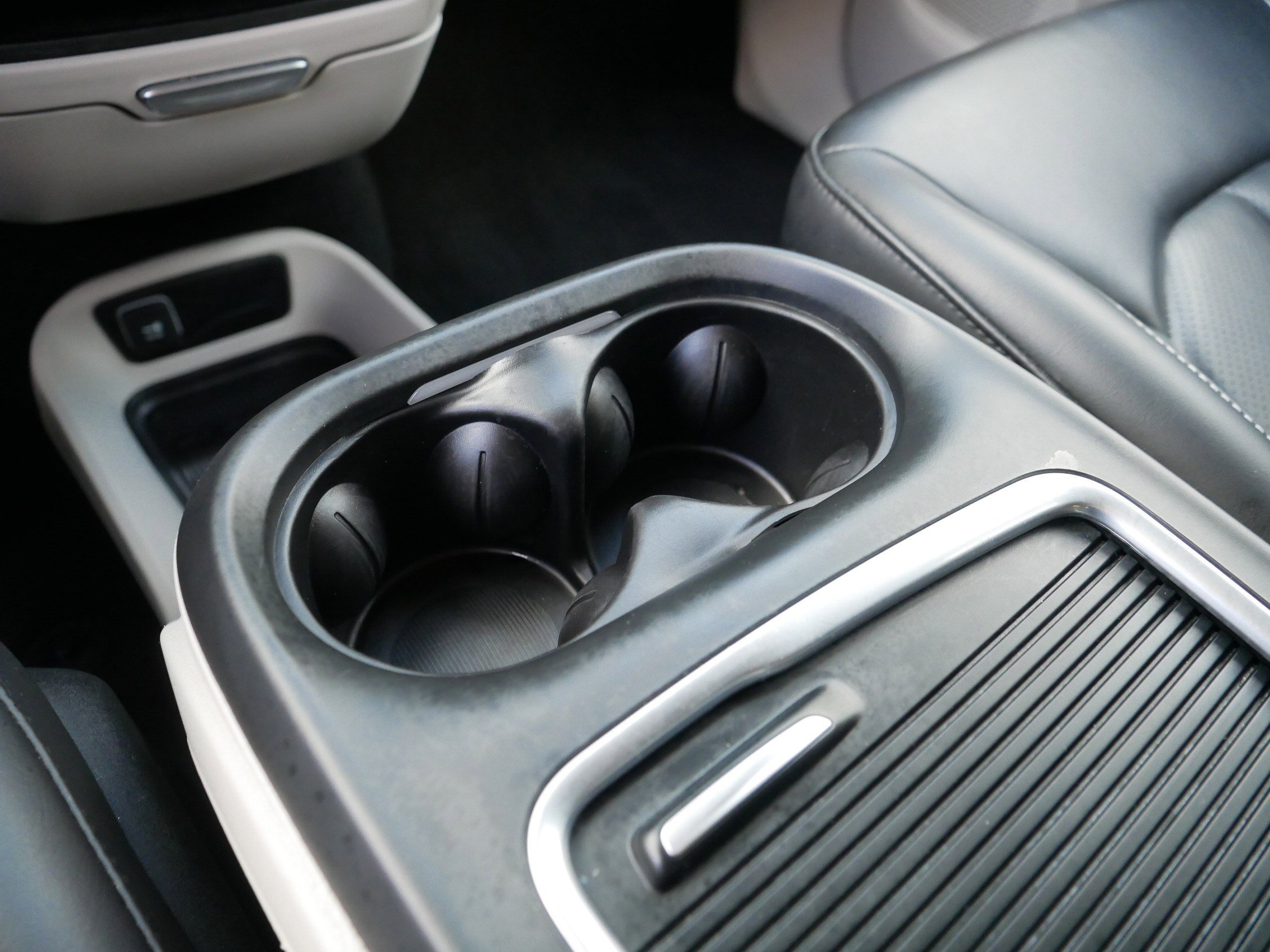 Used 2023 Chrysler Pacifica Touring-L FWD image 32