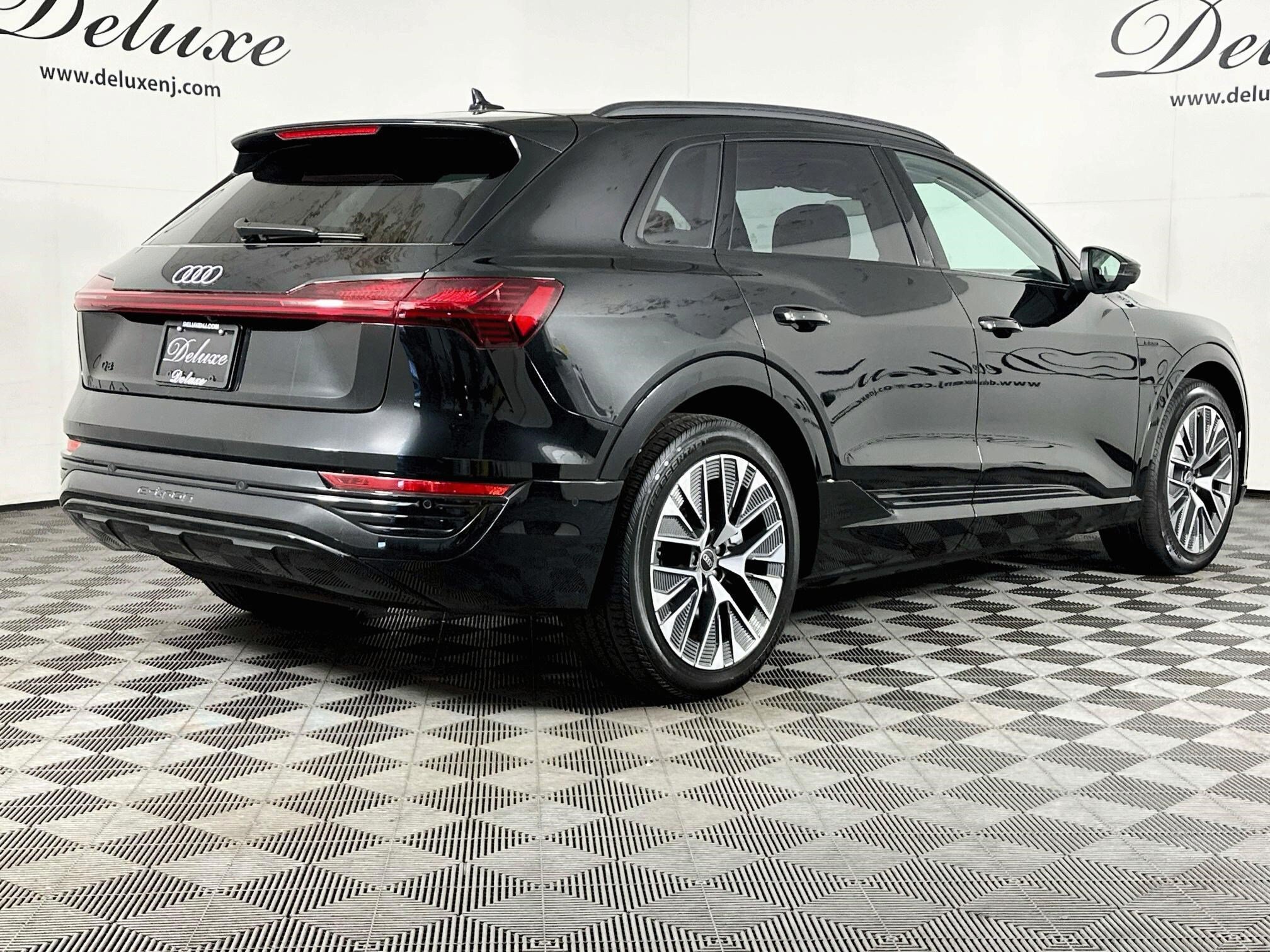 Used 2024 Audi Q8 e-tron Prestige w/ Prestige Package AWD/4WD image 6
