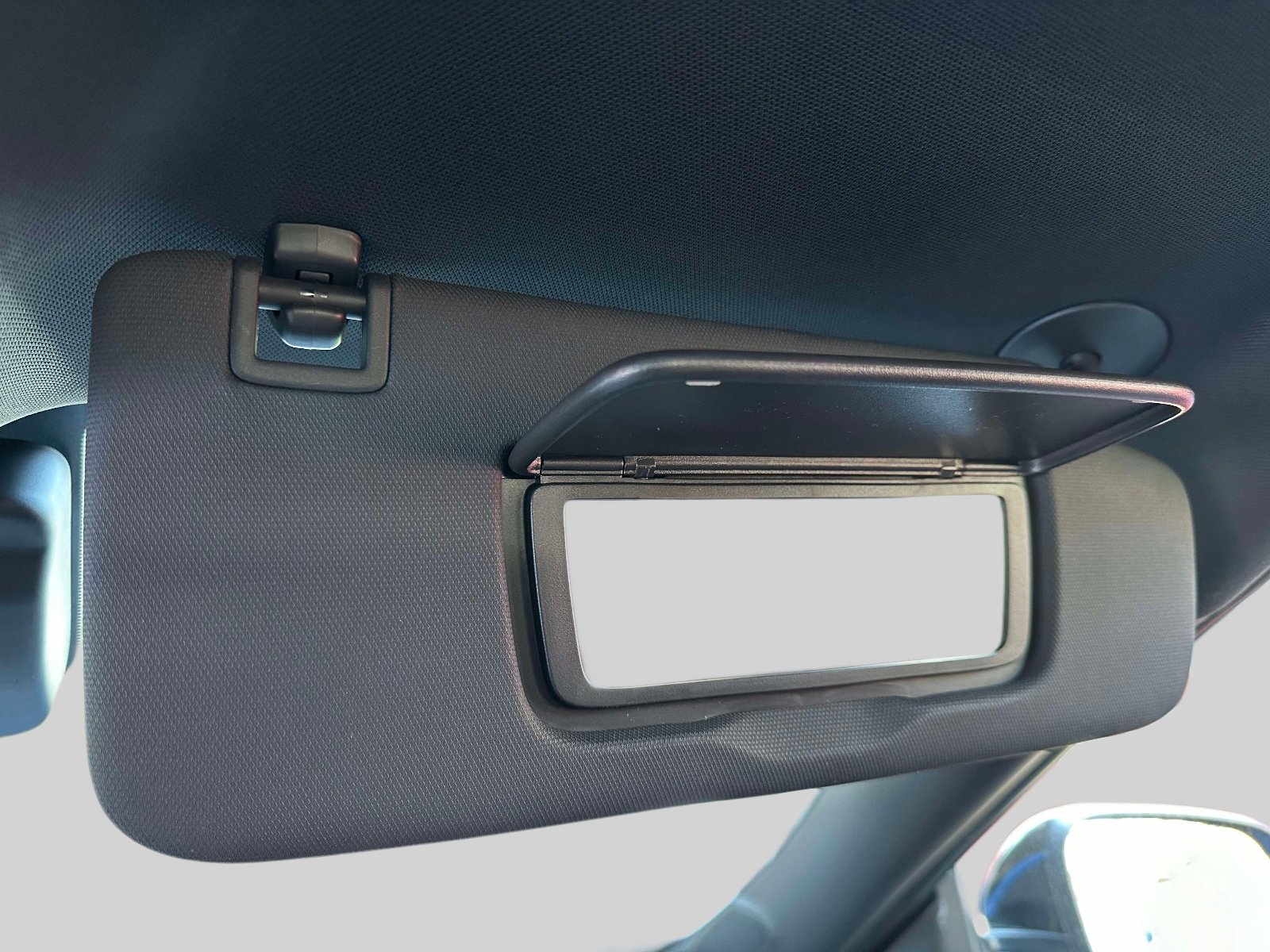 Certified 2024 Chevrolet Trax RS w/ Sunroof Package image 34