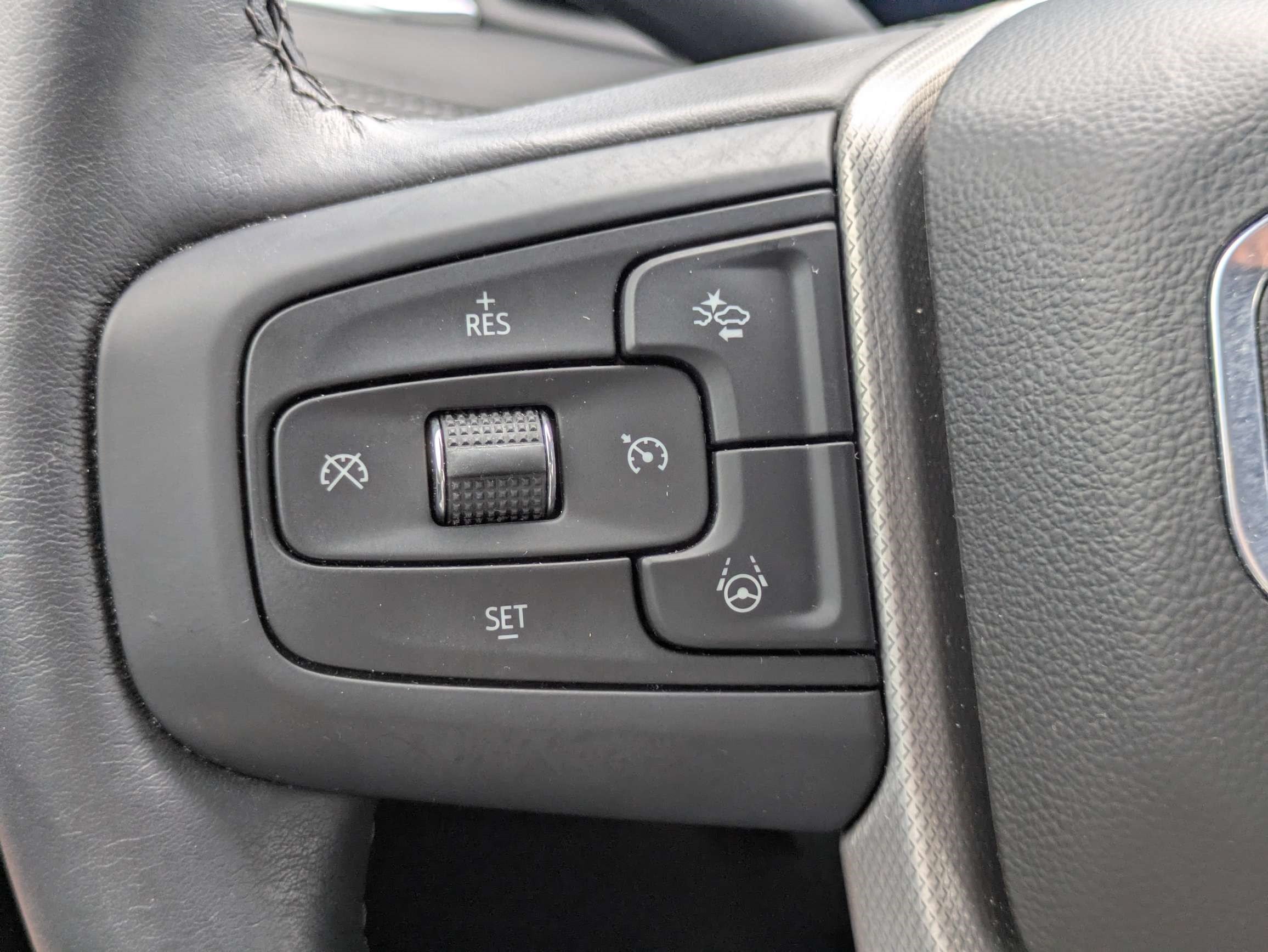 Used 2024 GMC Yukon Denali w/ Advanced Technology Package AWD/4WD image 33