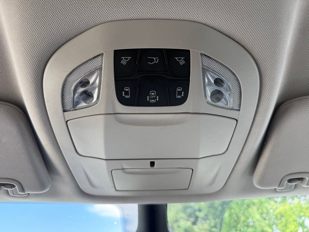 Used 2024 Chrysler Pacifica Touring-L FWD image 30