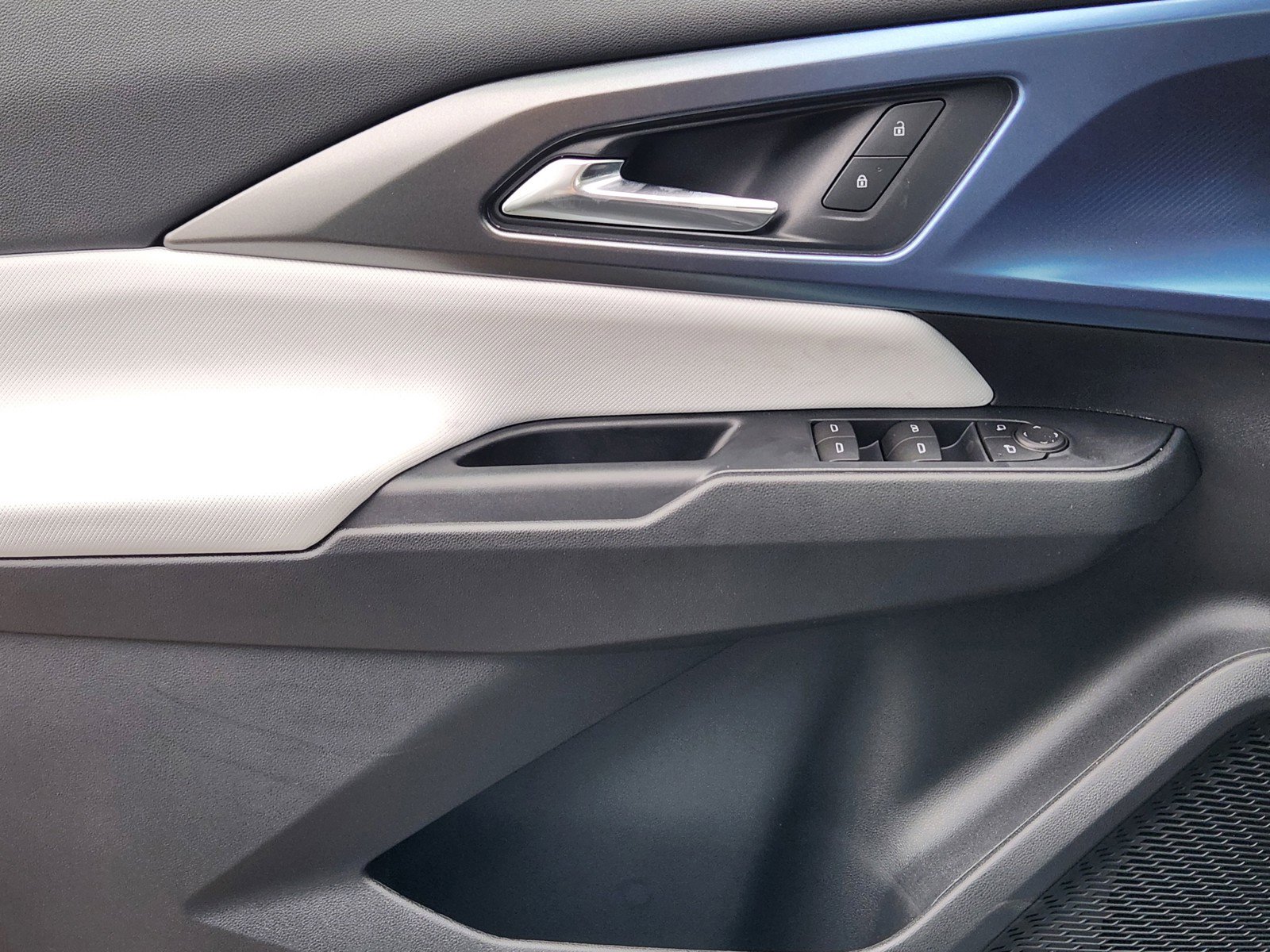 New 2026 Chevrolet Equinox EV LT image 17