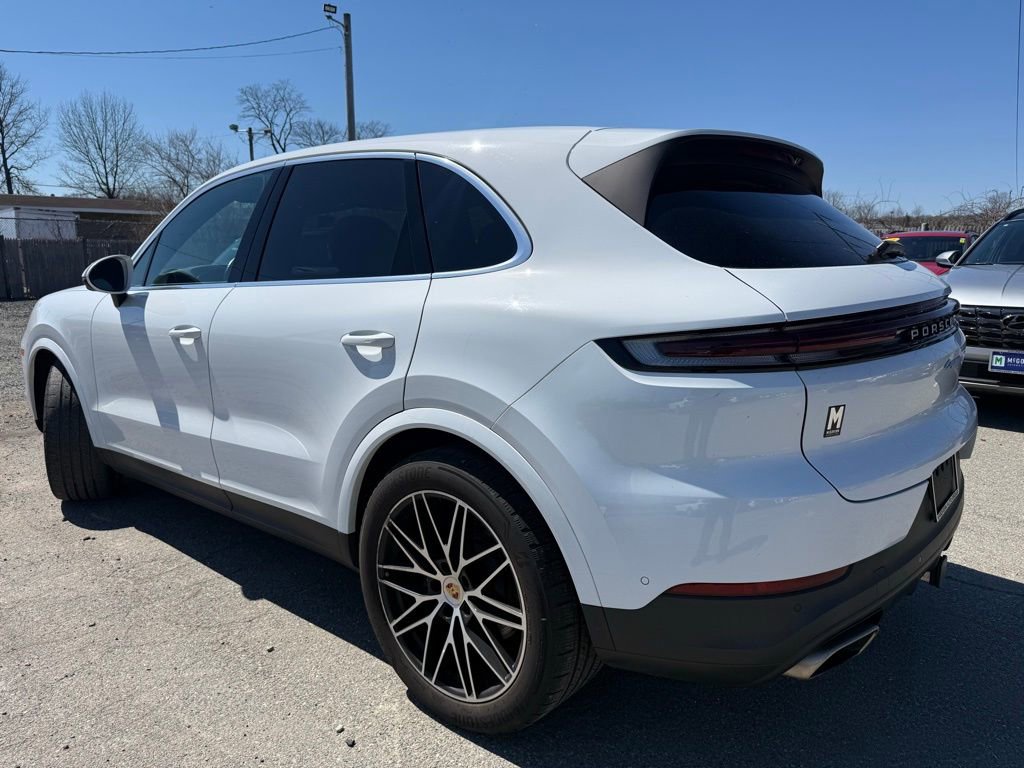 Used 2024 Porsche Cayenne image 11