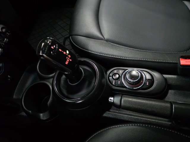 Used 2024 MINI Cooper 4-Door Hardtop FWD image 28