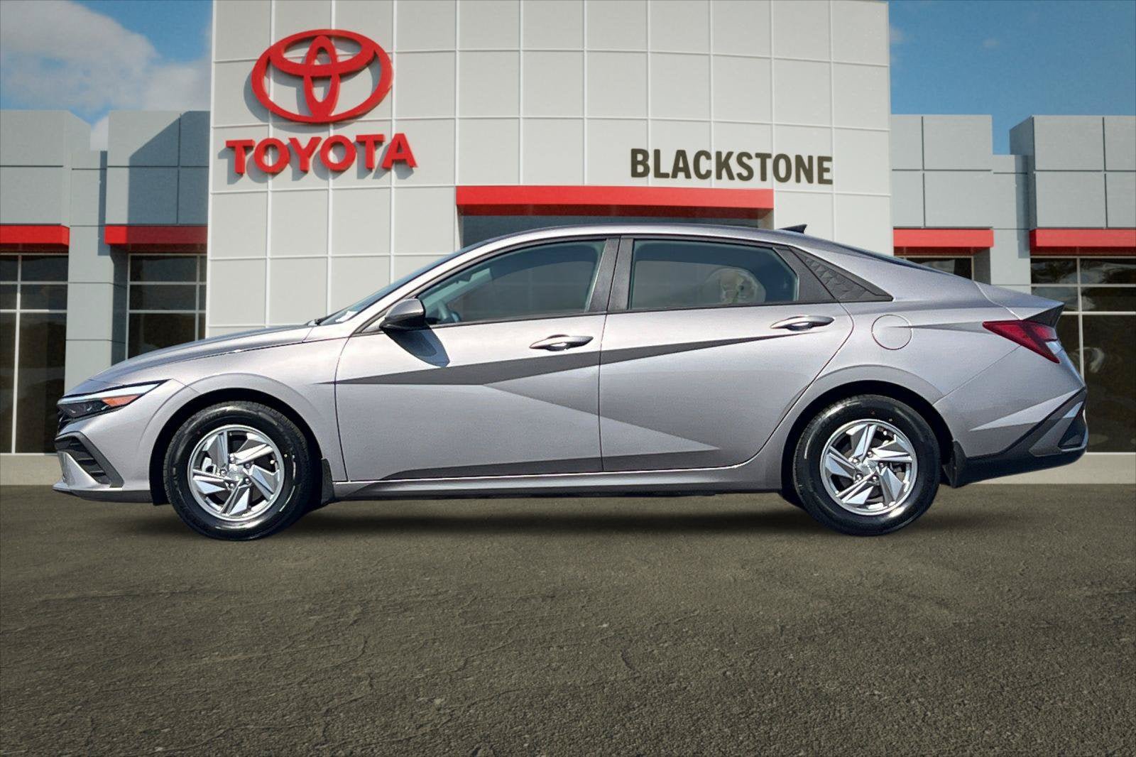 Used 2024 Hyundai Elantra SE FWD image 6