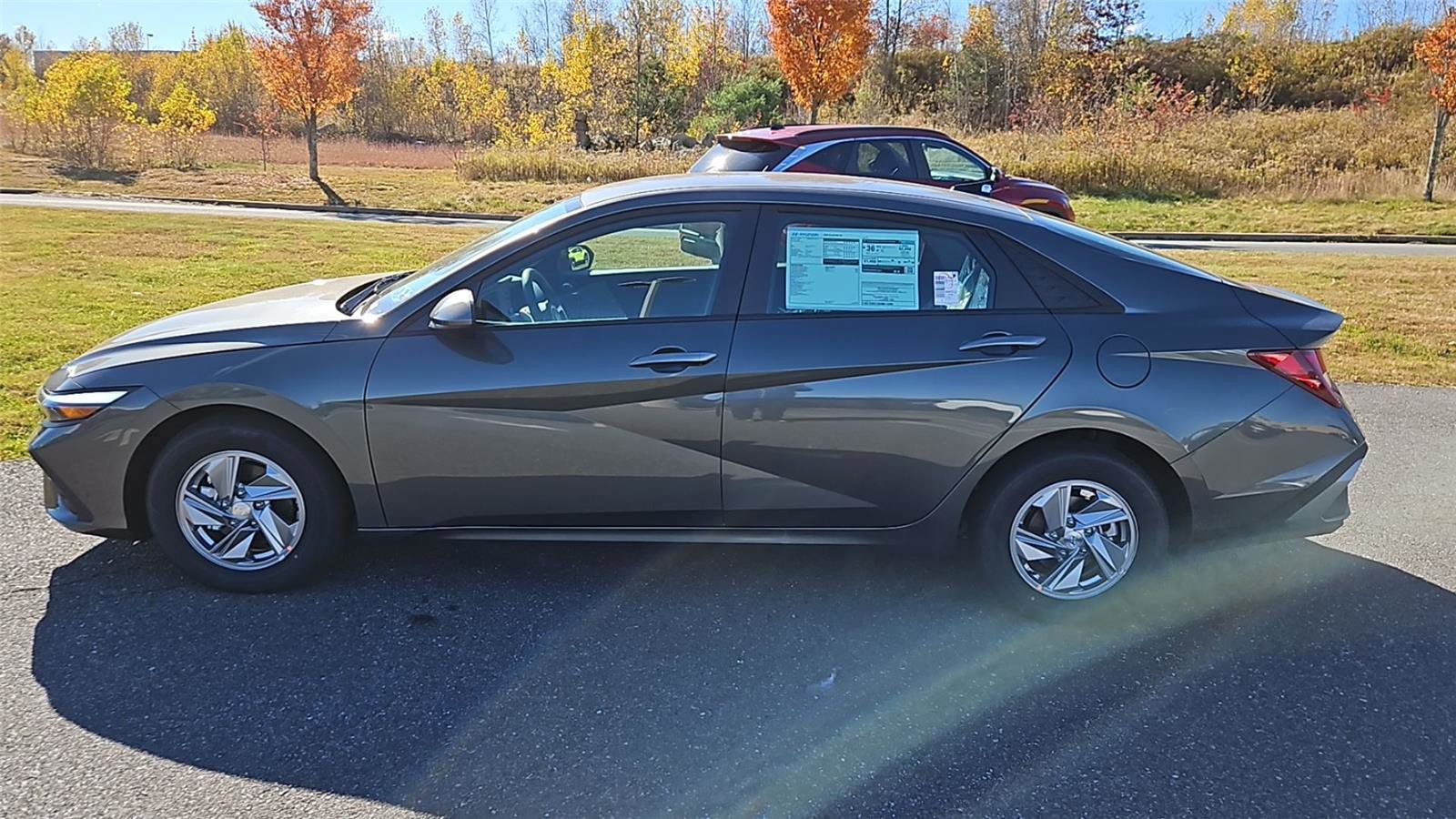 New 2025 Hyundai Elantra SE image 4
