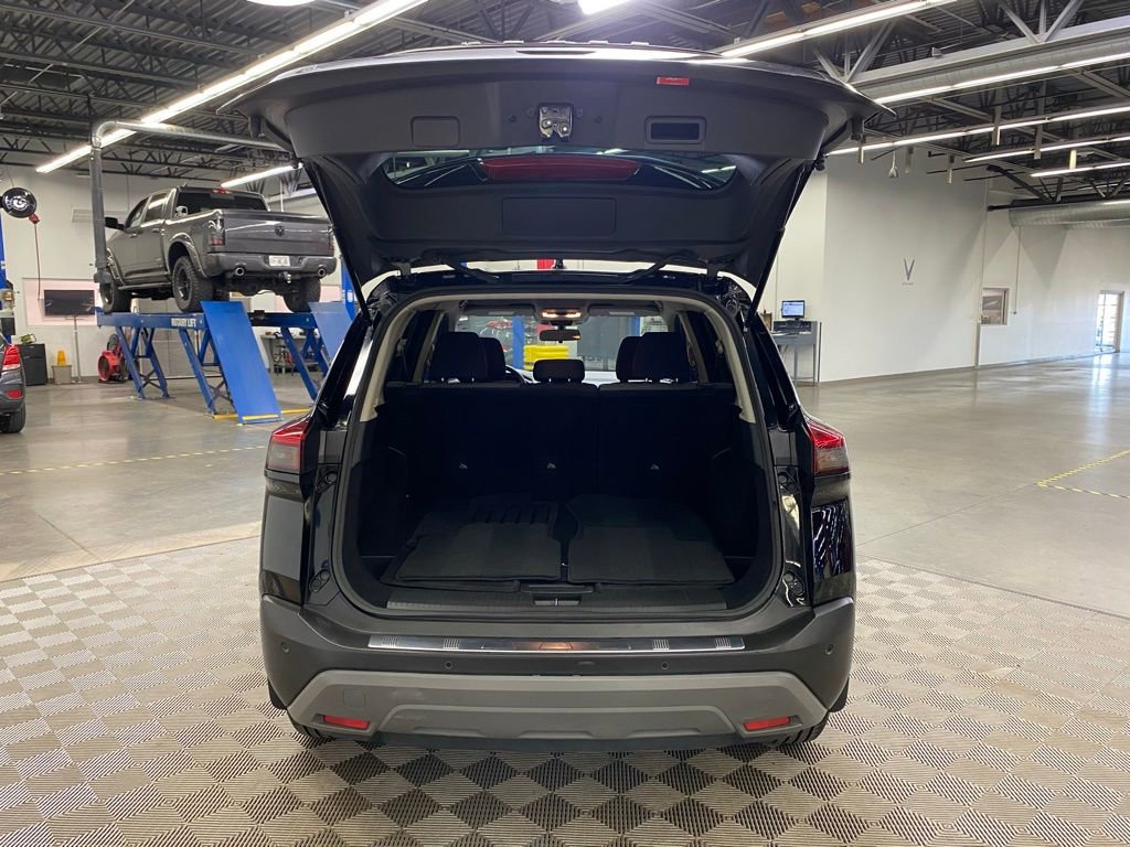 Used 2023 Nissan Rogue SV image 15