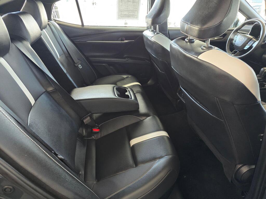 Used 2025 Toyota Camry SE image 41