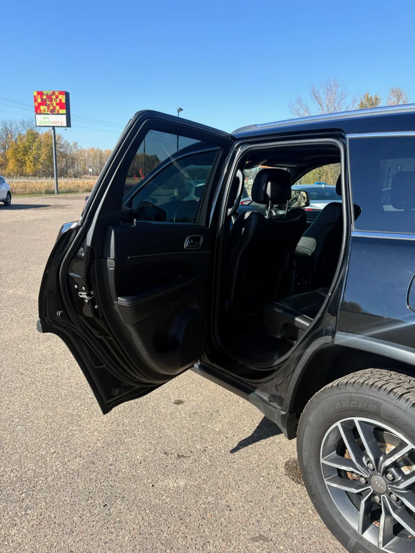 Used 2017 Jeep Grand Cherokee Limited AWD/4WD image 37