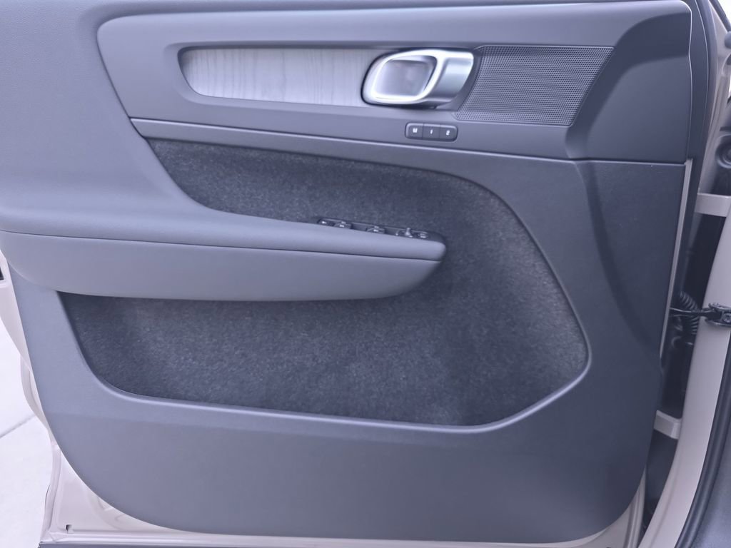 New 2026 Volvo XC40 B5 Core w/ Protection Package image 28