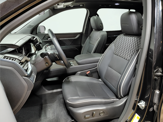 Used 2025 GMC Acadia Denali w/ LPO, Floor Liner Package AWD/4WD image 2