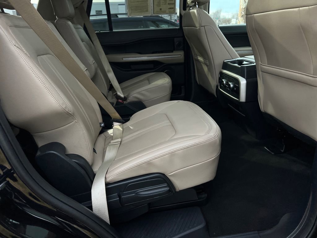 Used 2024 Ford Expedition Limited image 13