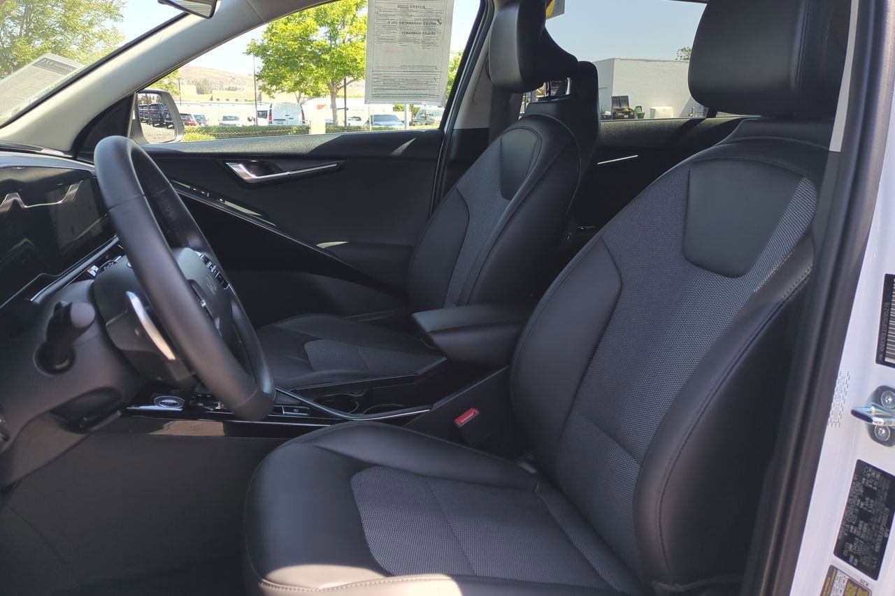 Used 2023 Kia Niro EX FWD image 20