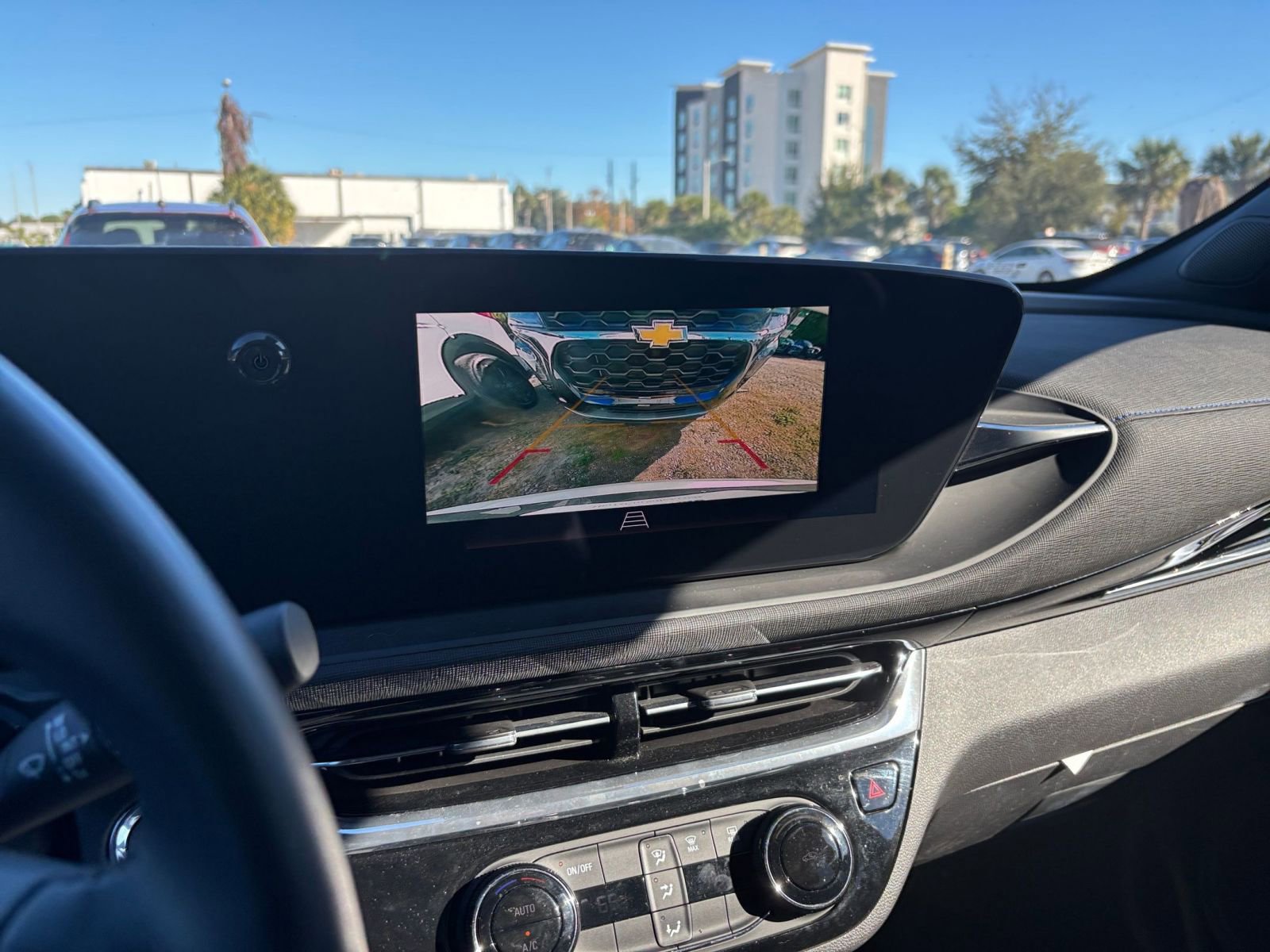 Used 2025 Buick Envista Sport Touring image 17