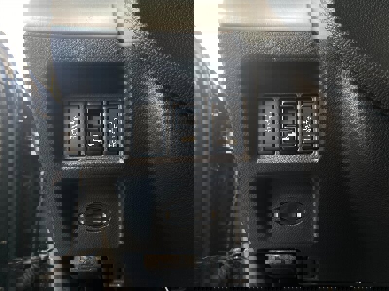 Used 2015 INFINITI Q60 Sport w/ Premium Package image 25