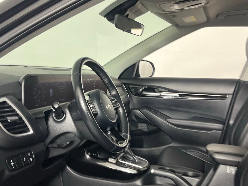 Used 2025 Kia Seltos EX image 25