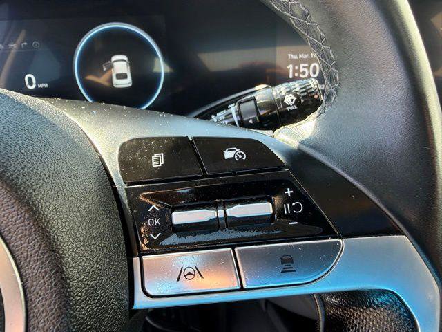 Used 2024 Hyundai Elantra Limited image 11