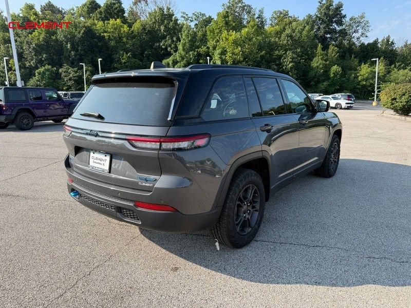 Used 2024 Jeep Grand Cherokee Trailhawk AWD/4WD image 8