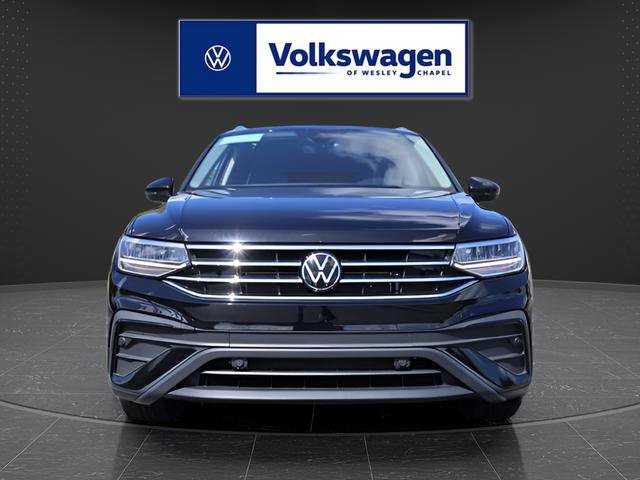 Certified 2024 Volkswagen Tiguan SE FWD image 3