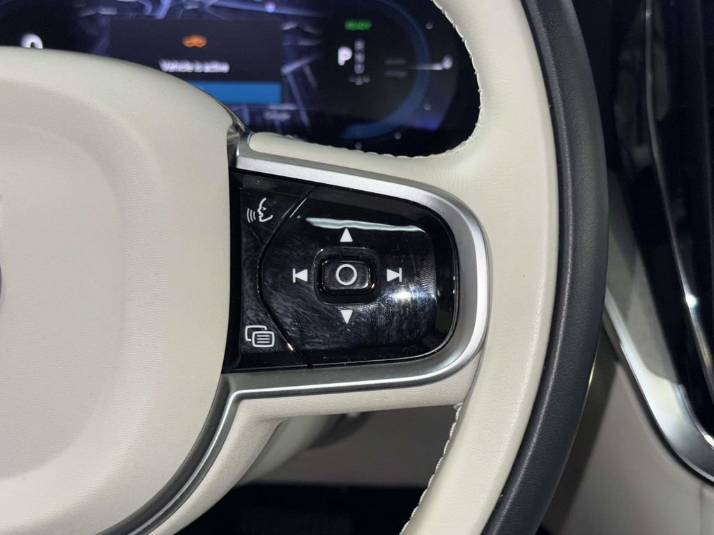 Used 2025 Volvo S60 T8 Plus image 28