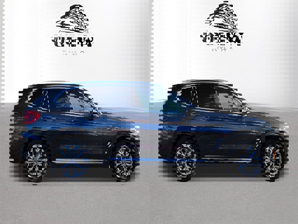 Used 2018 BMW X3 xDrive30i w/ Executive Package image 3