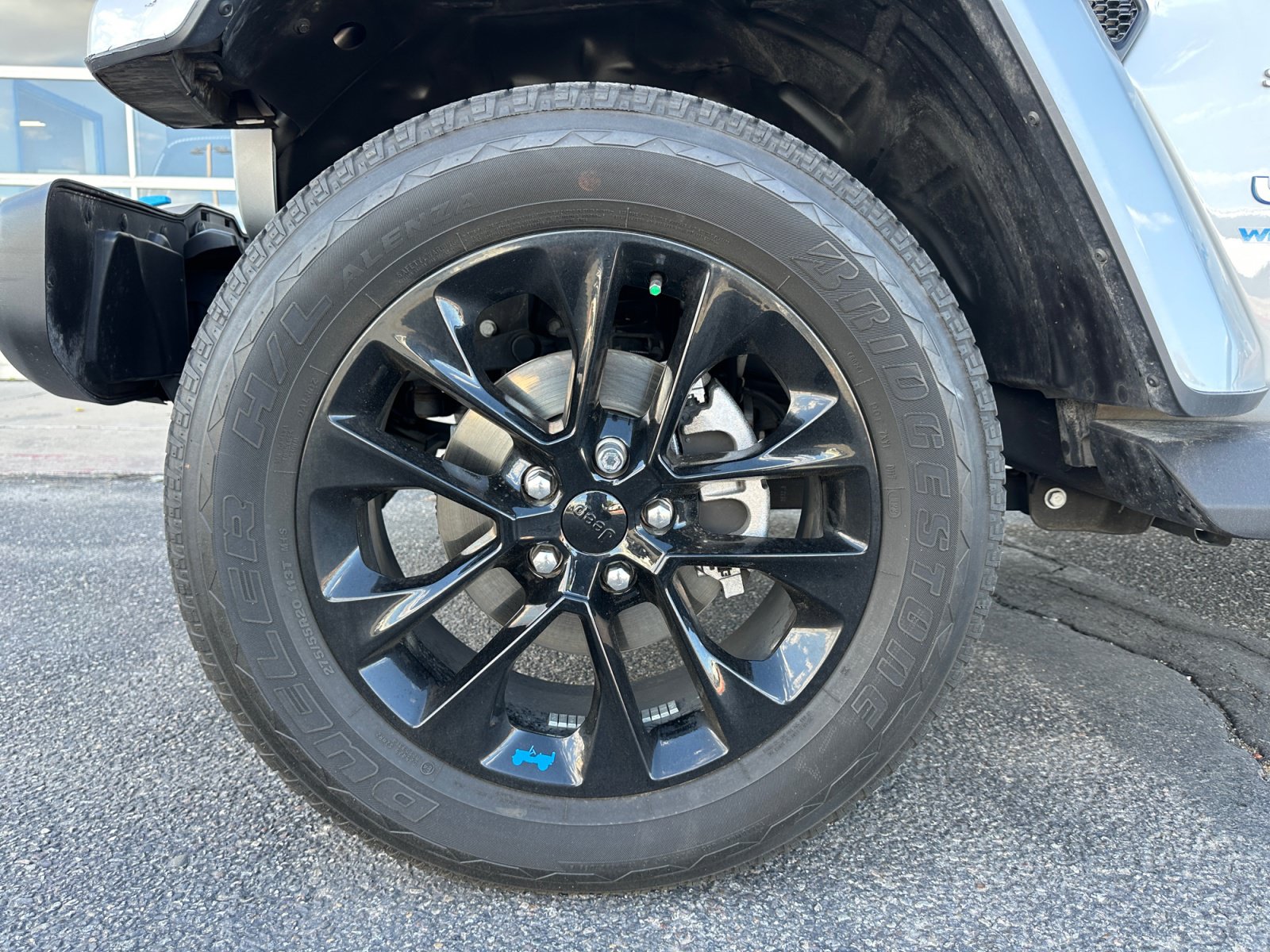 Used 2023 Jeep Wrangler Unlimited Sahara AWD/4WD image 10