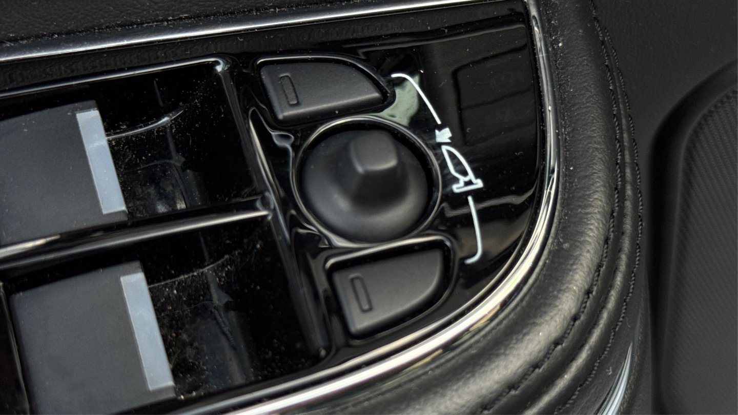 Used 2016 Jaguar XJ R-Sport RWD image 46