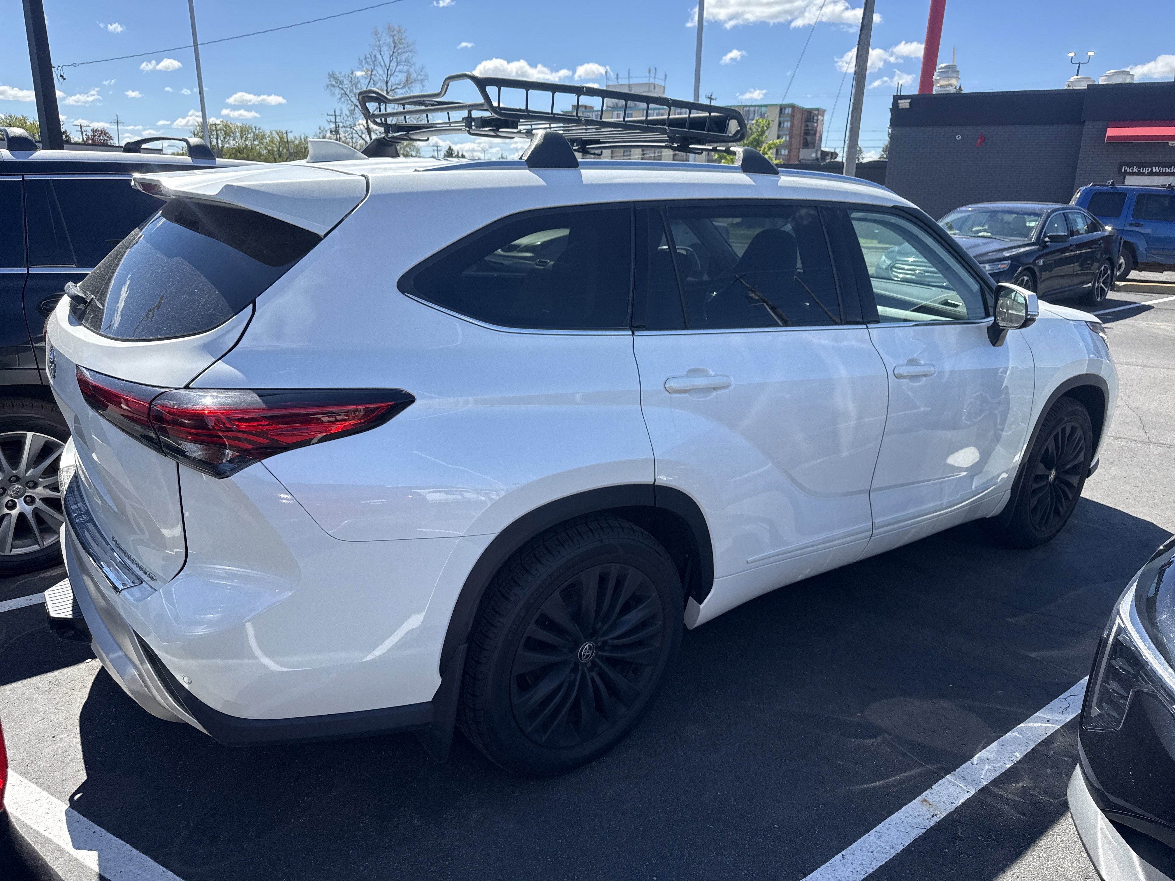 Used 2021 Toyota Highlander Platinum AWD/4WD image 3
