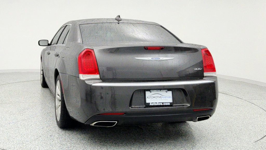 Used 2021 Chrysler 300 Touring w/ Chrome Appearance Package image 6