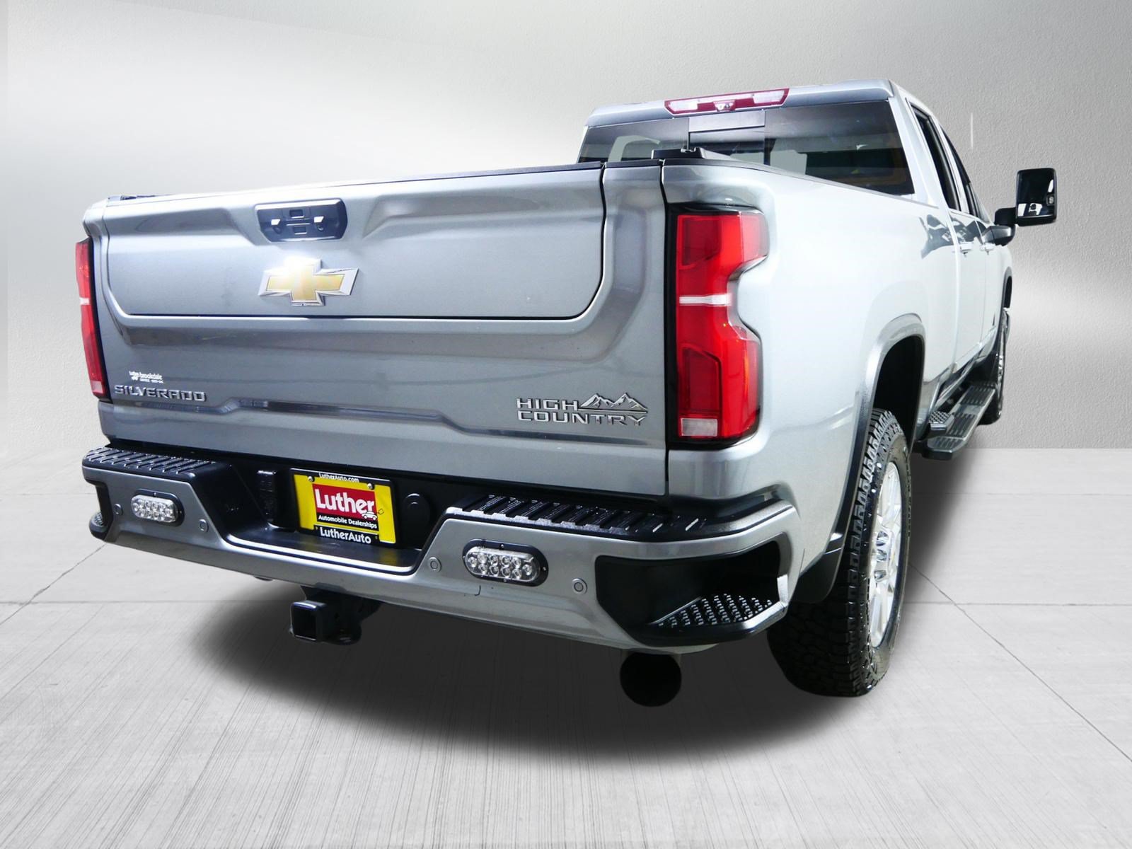 Used 2024 Chevrolet Silverado 2500 High Country w/ High Country Premium Package AWD/4WD image 7