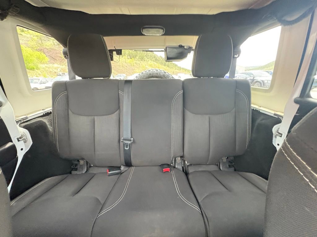 Used 2016 Jeep Wrangler Unlimited Sahara w/ Connectivity Group image 39