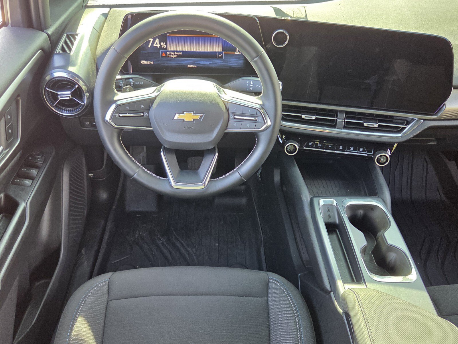 Used 2026 Chevrolet Equinox EV LT w/ Comfort Package FWD image 11