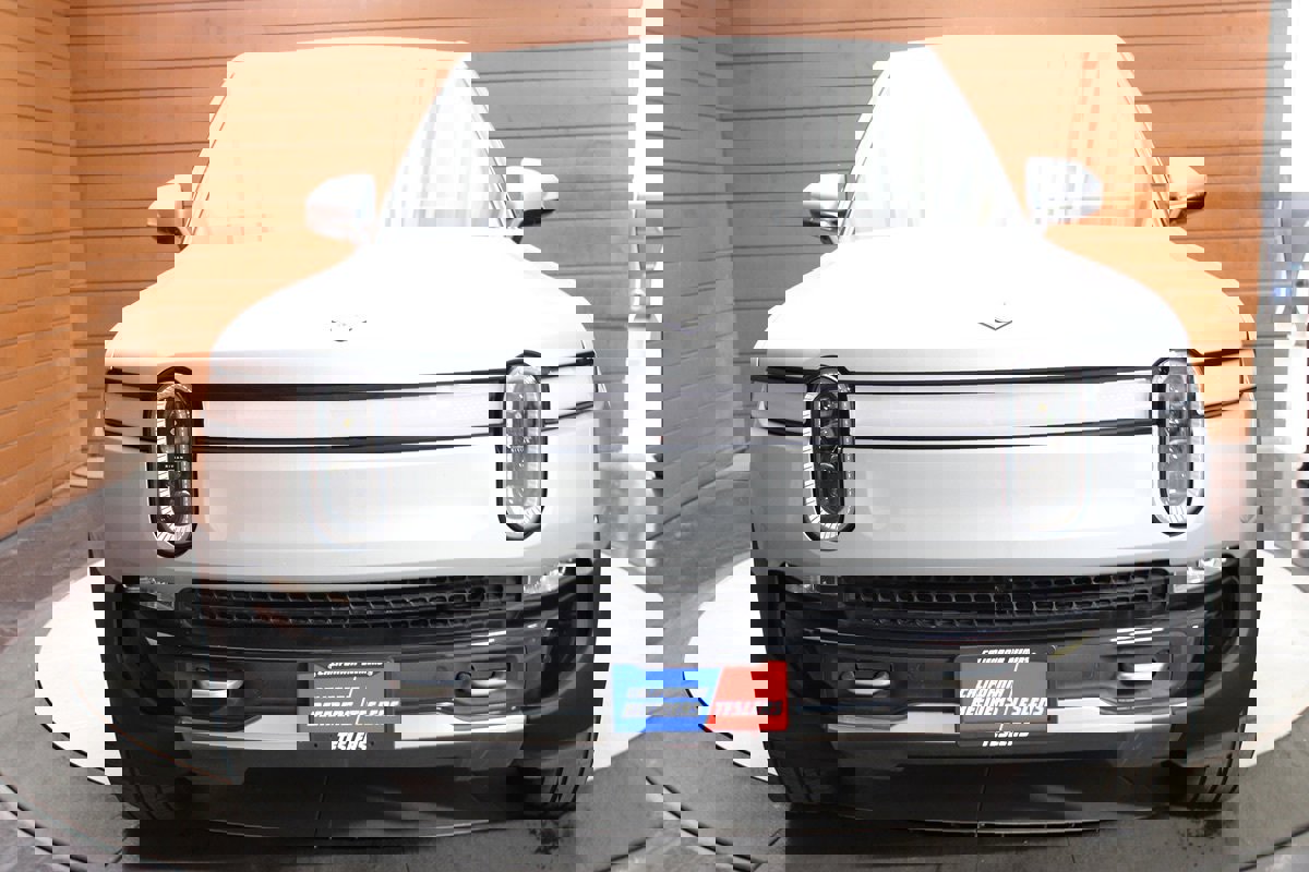 Used 2023 Rivian R1T Adventure image 2