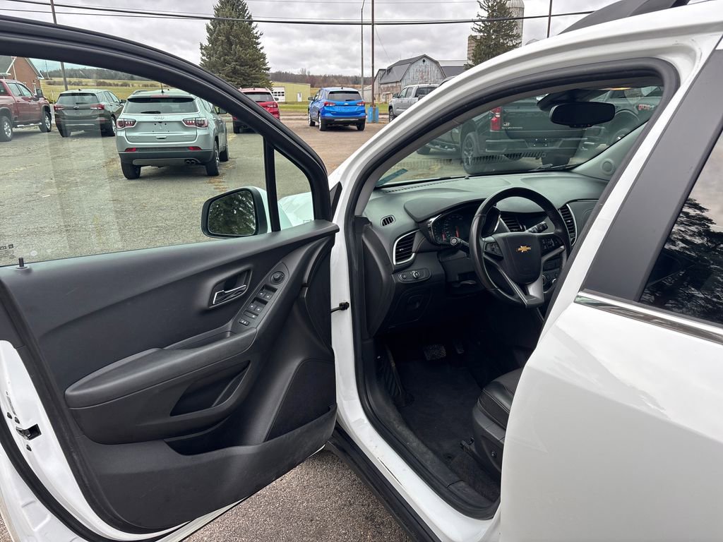 Used 2018 Chevrolet Trax LT w/ LT Convenience Package image 25
