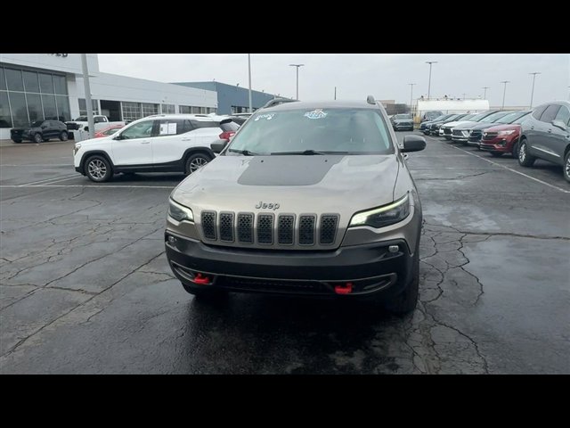 Used 2020 Jeep Cherokee Trailhawk image 3