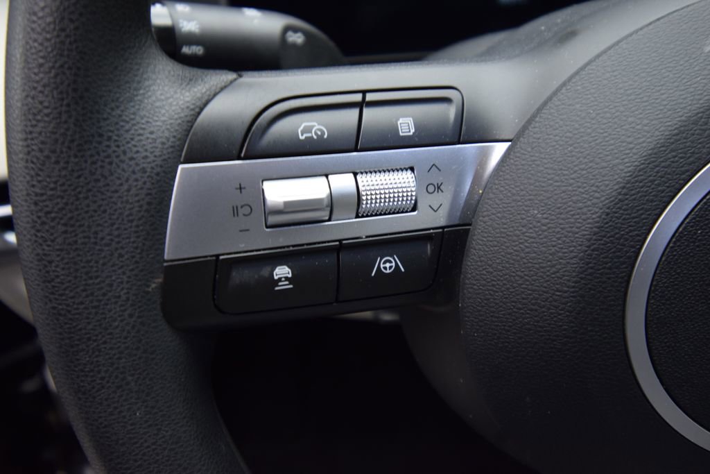 Used 2025 Hyundai Tucson SE image 30