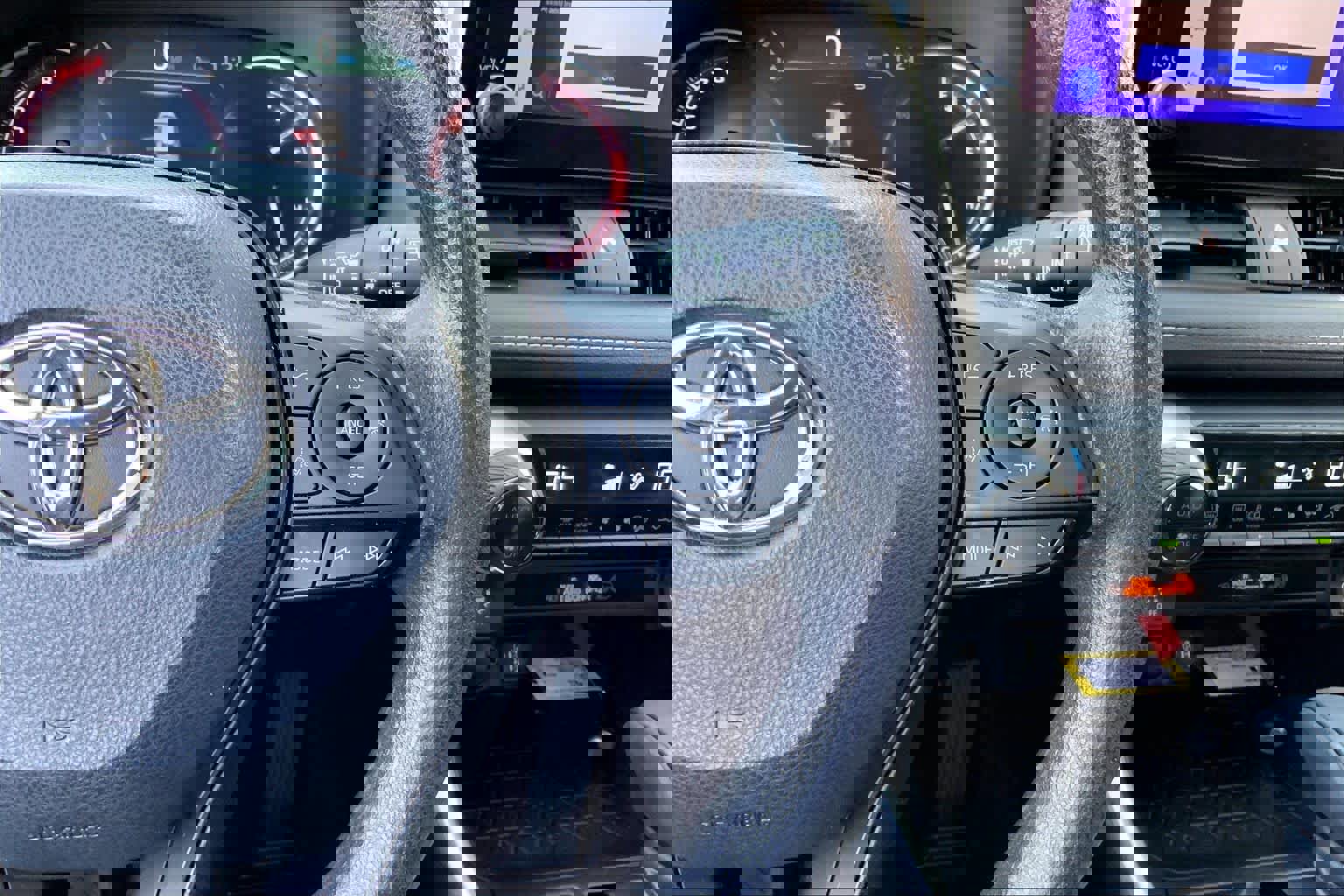 Used 2023 Toyota RAV4 XLE image 24