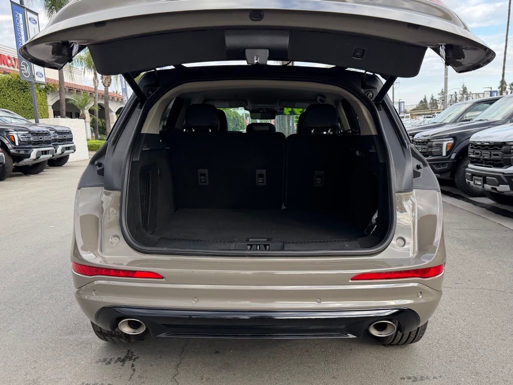 Used 2025 Lincoln Corsair FWD w/ Equipment Group 101A image 12