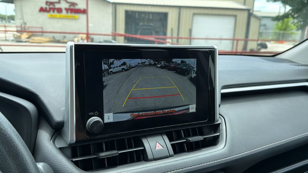 Certified 2025 Toyota RAV4 XLE FWD image 30