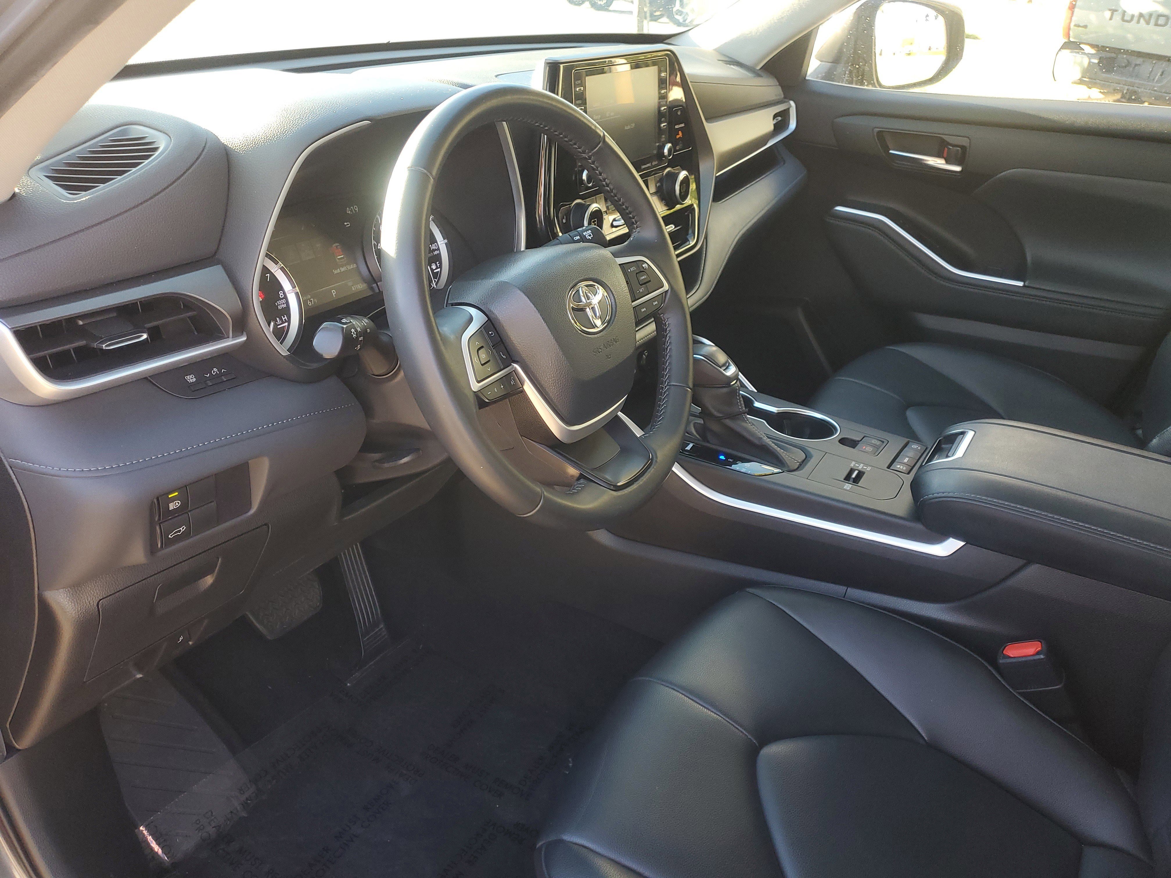 Used 2022 Toyota Highlander XLE image 18