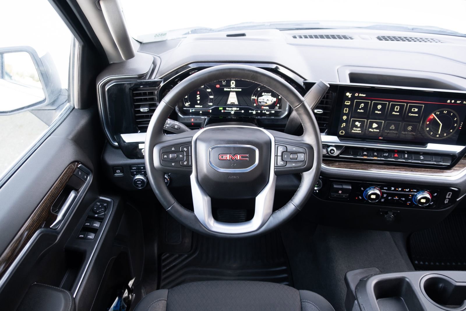 Used 2024 GMC Sierra 1500 SLE w/ Preferred Package image 2