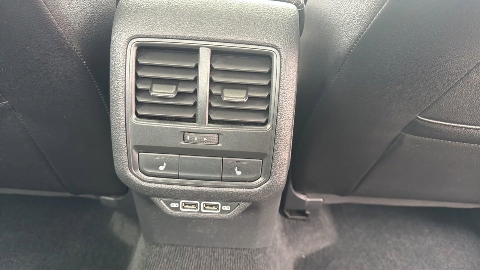 Used 2022 Volkswagen Passat 2.0T FWD image 30