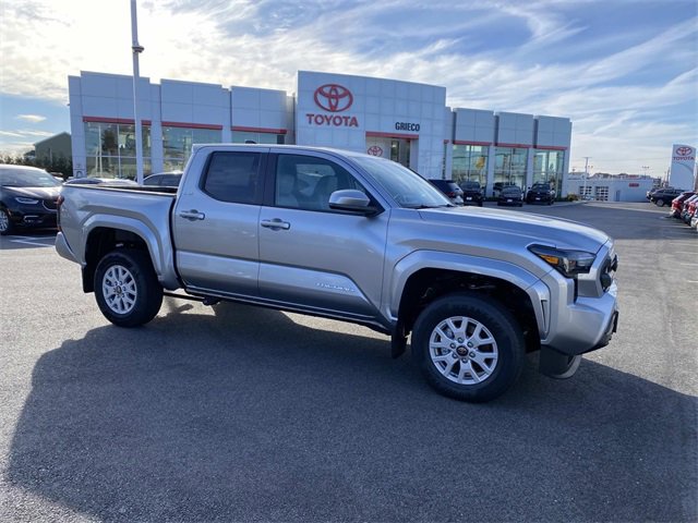 New 2025 Toyota Tacoma SR5