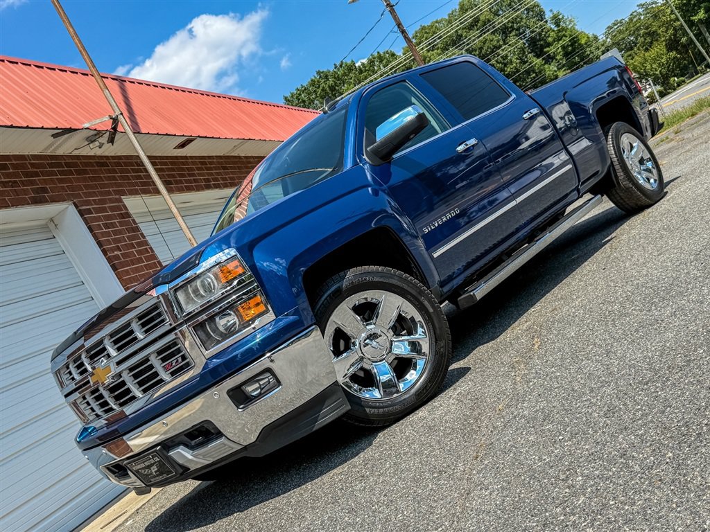 Used 2015 Chevrolet Silverado 1500 LTZ Z71 w/ LTZ Plus Package AWD/4WD image 3