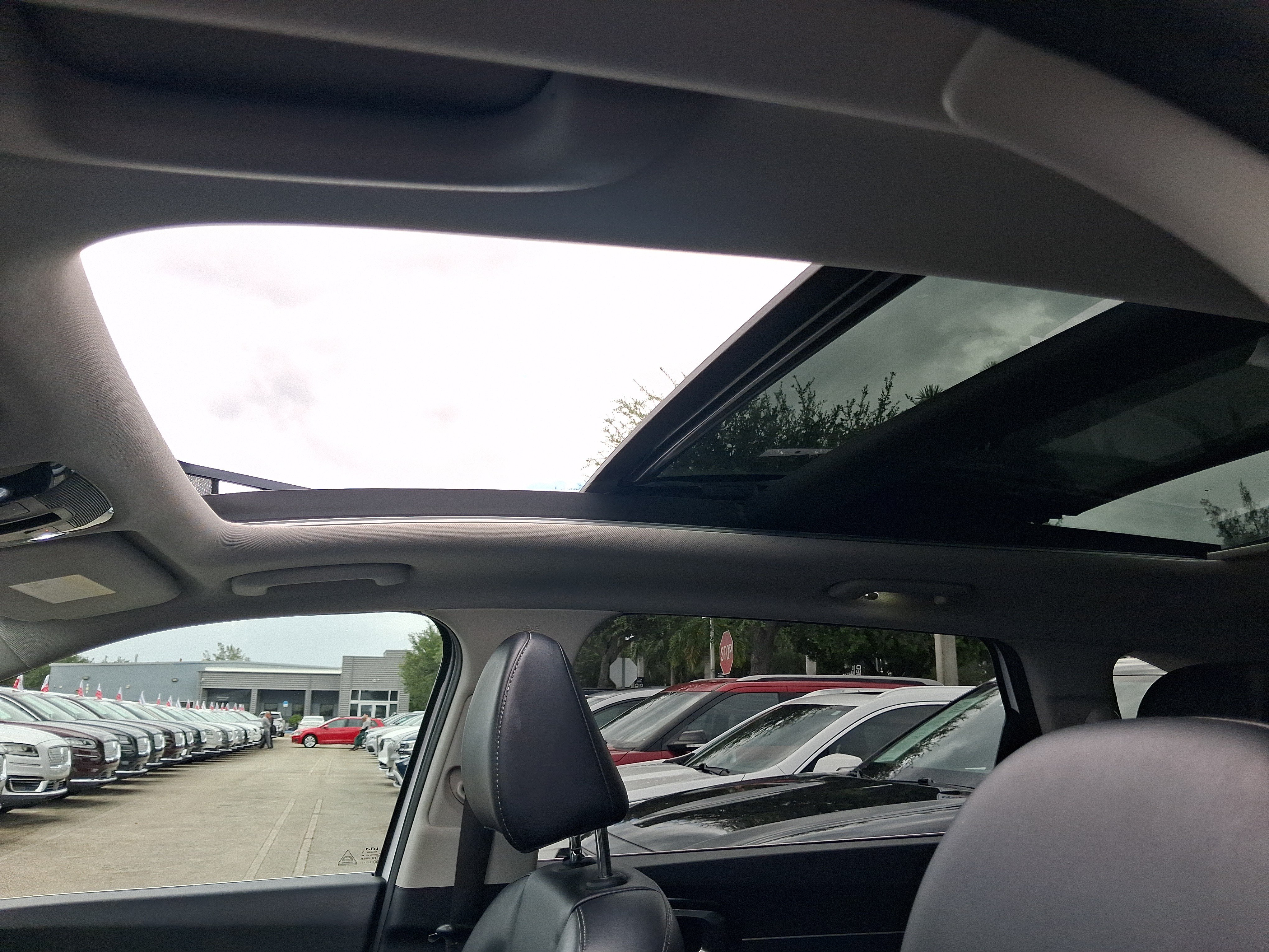 Used 2025 Kia Sorento EX w/ Panoramic Sunroof Package FWD image 12
