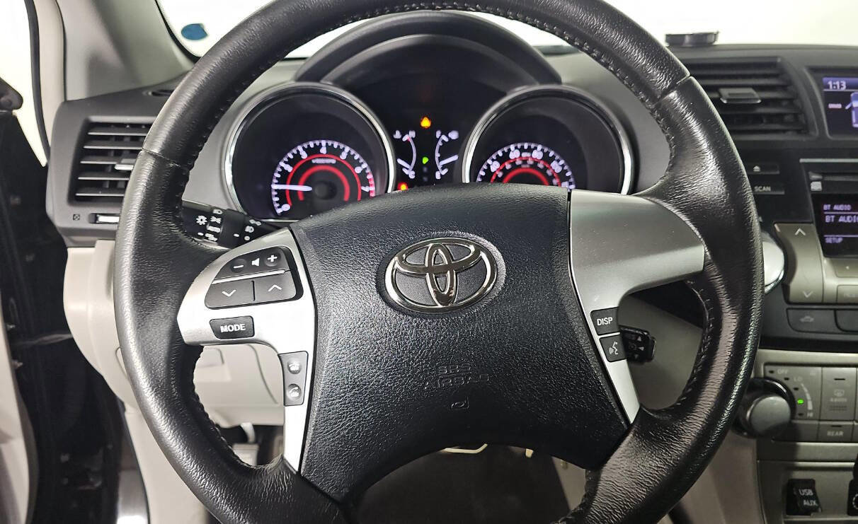 Used 2012 Toyota Highlander SE w/ Tow Pkg AWD/4WD image 13