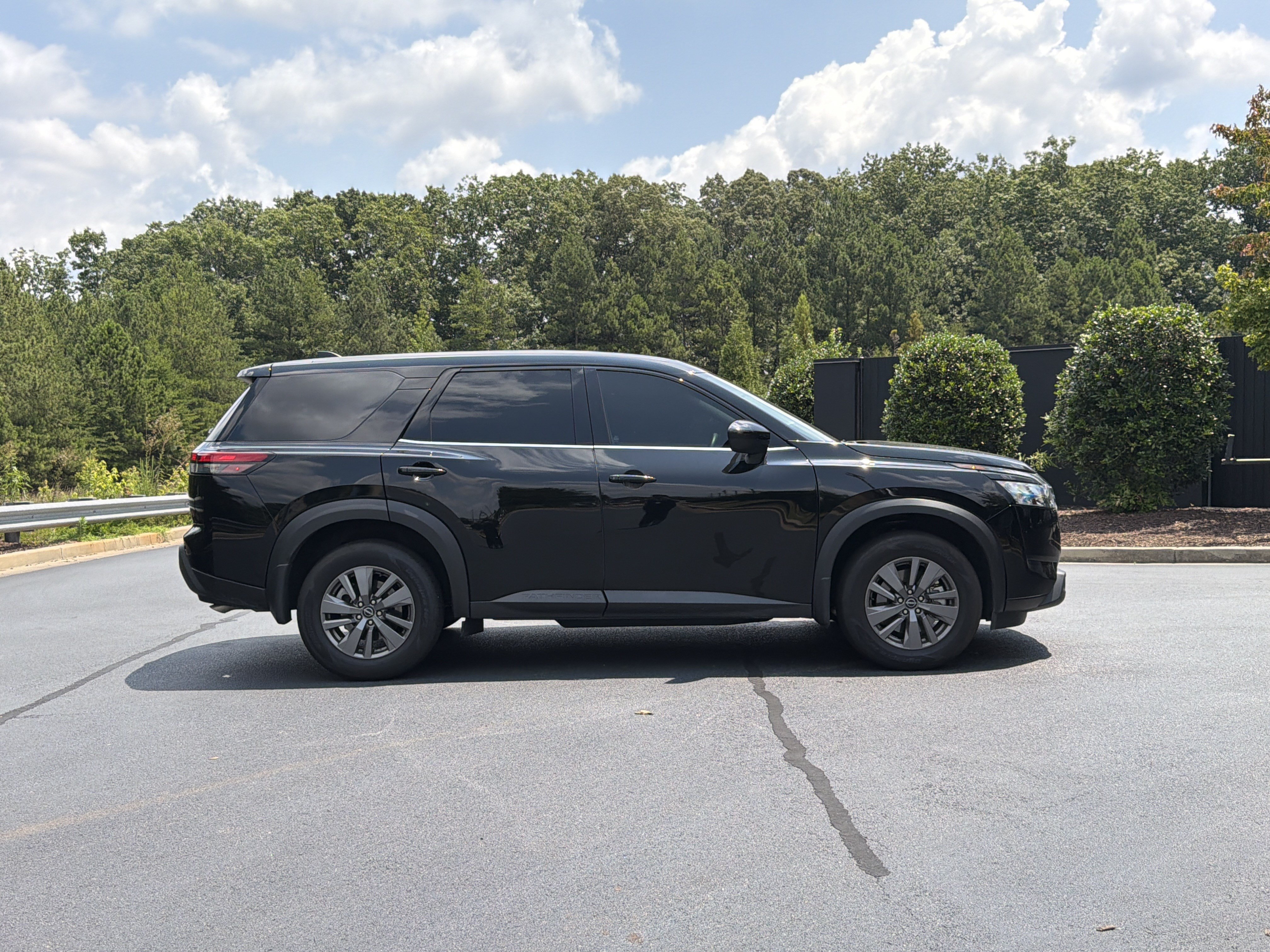 Used 2025 Nissan Pathfinder S AWD/4WD image 5