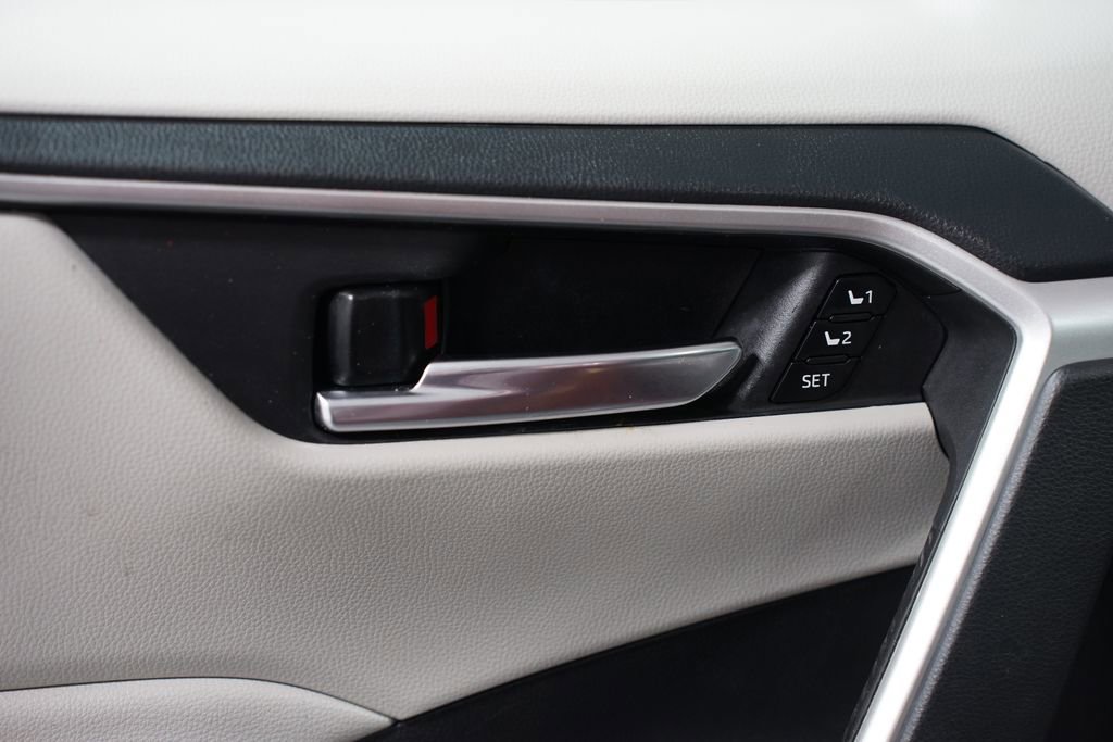 Certified 2021 Toyota RAV4 XLE Premium image 31