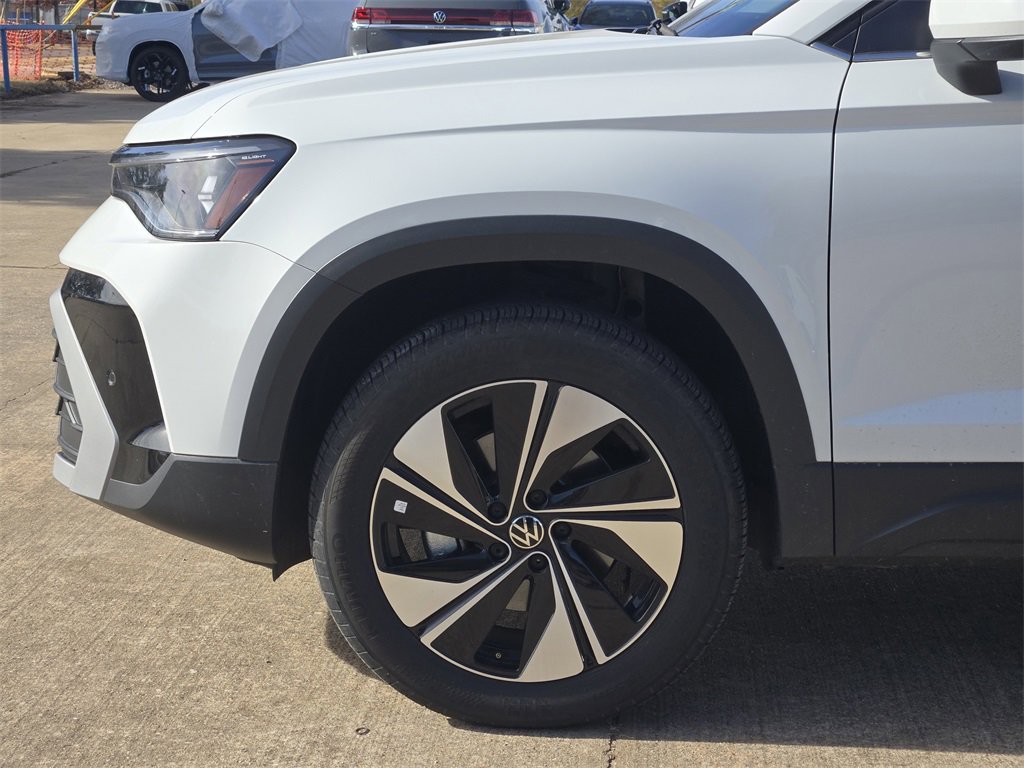 Used 2025 Volkswagen Taos SE image 7